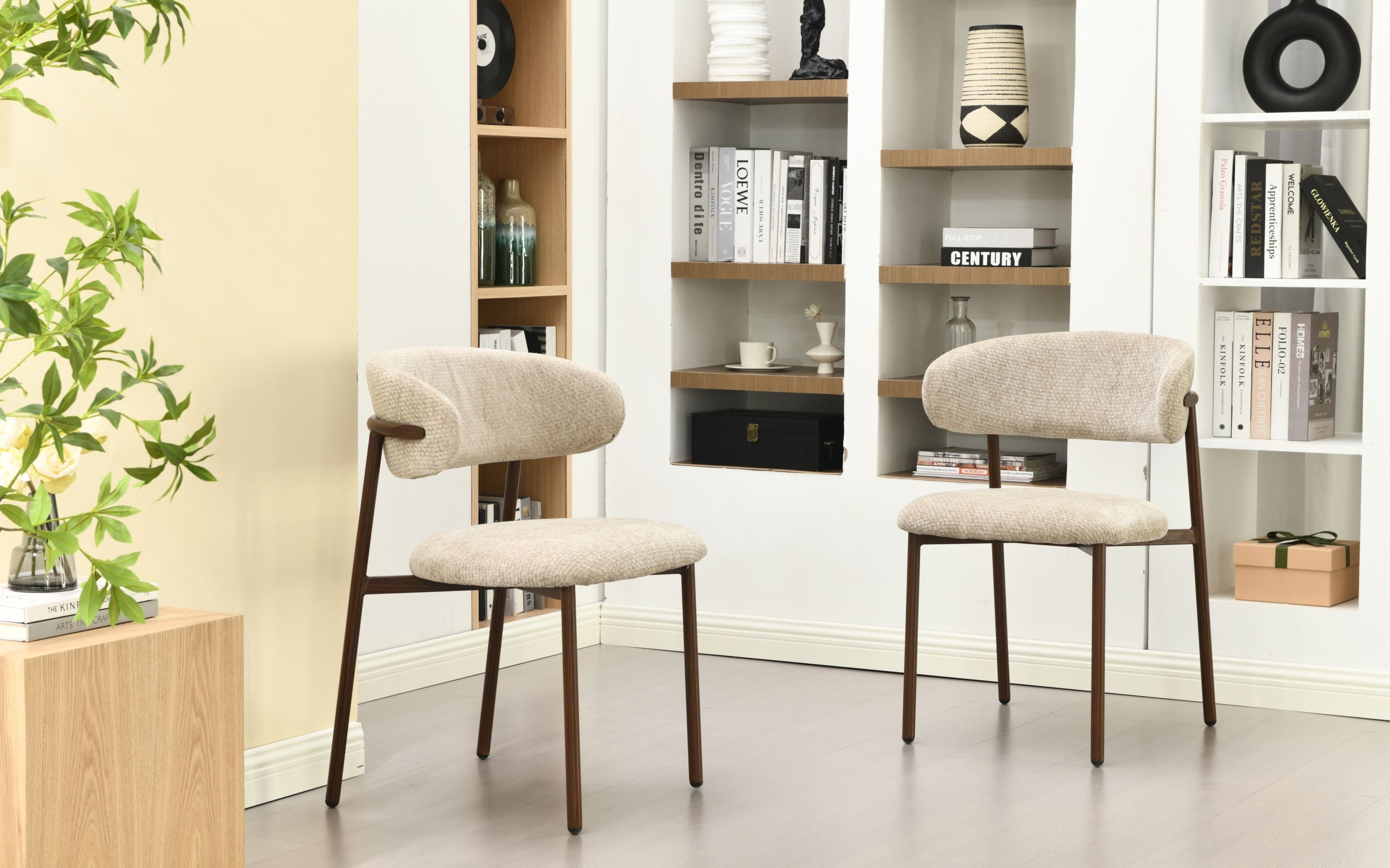 Kiara Eetkamerstoel - Beige Chenille - Walnoot